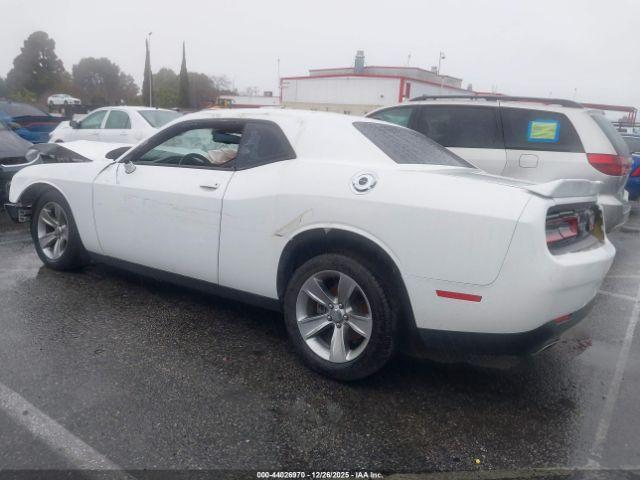 Dodge Challenger Sxt Image 2