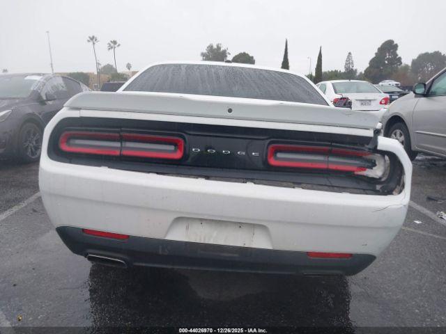Dodge Challenger Sxt Image 11