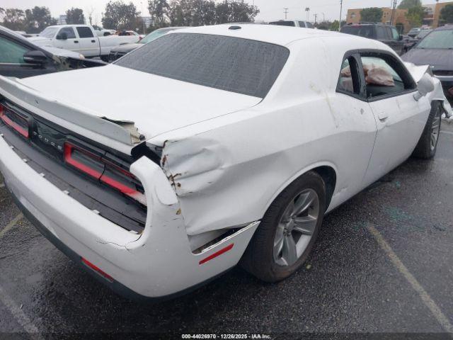 Dodge Challenger Sxt Image 16