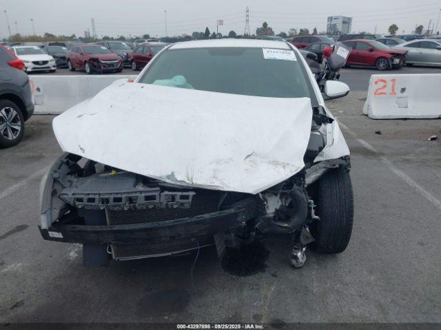 Hyundai ELANTRA Sel Image 13