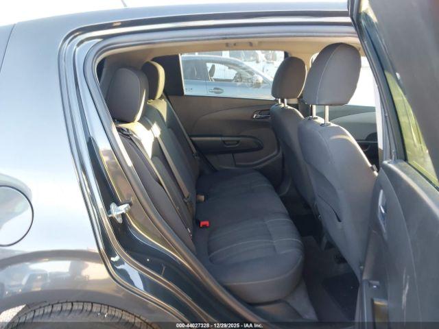 Chevrolet Sonic Lt Auto Image 2