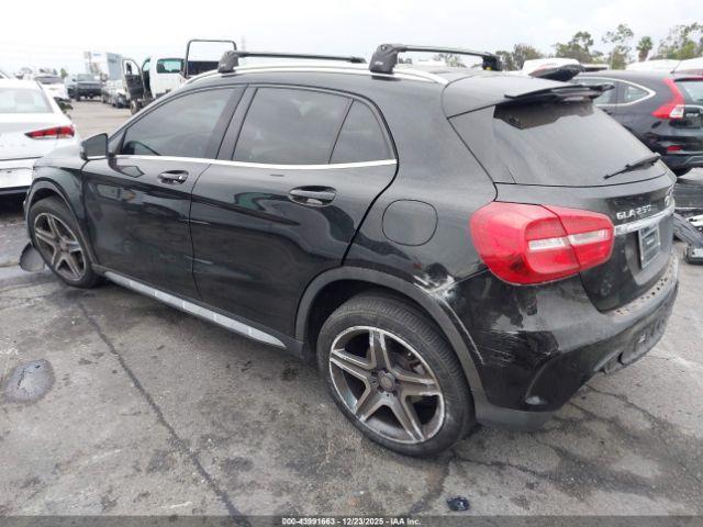Mercedes-Benz GLA 4matic Image 14
