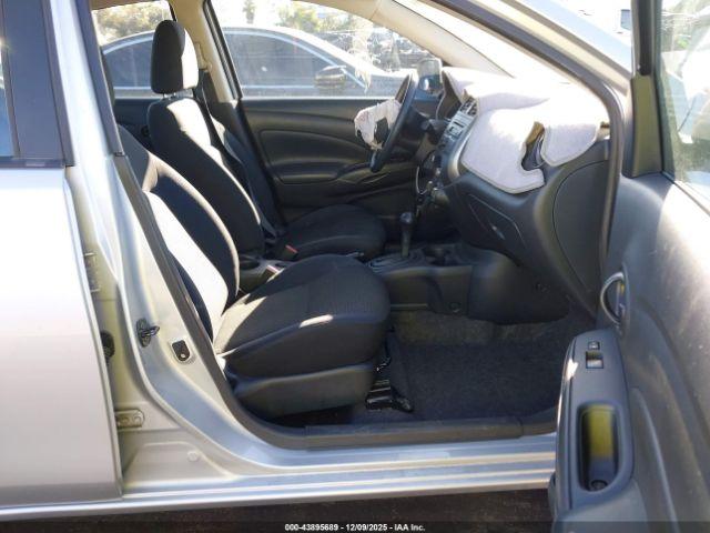 Nissan Versa 1.6 Sv Image 9