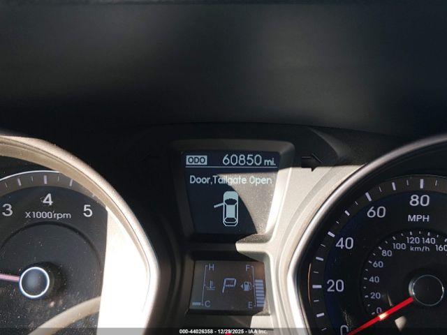 Hyundai ELANTRA Image 11