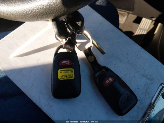 Hyundai ELANTRA Image 8