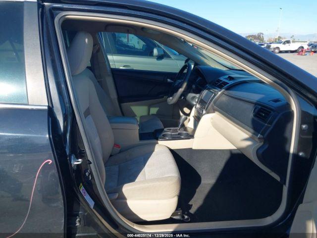 Toyota Camry Le Image 4