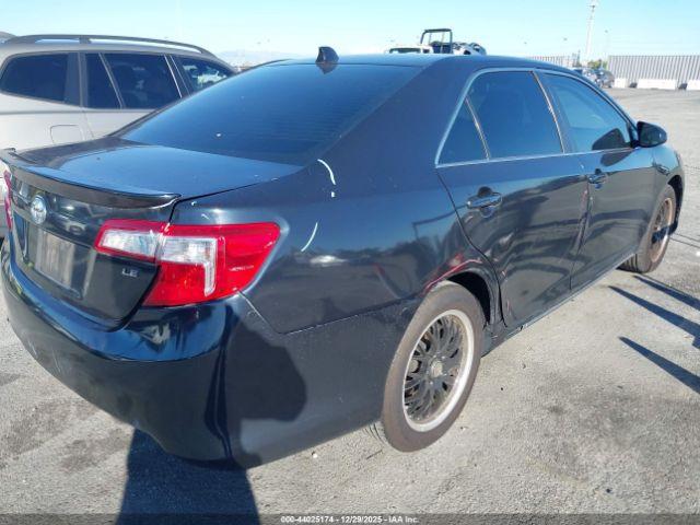 Toyota Camry Le Image 2