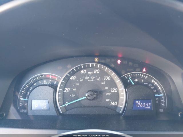 Toyota Camry Le Image 7