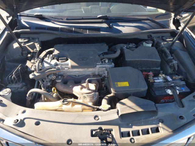 Toyota Camry Le Image 8