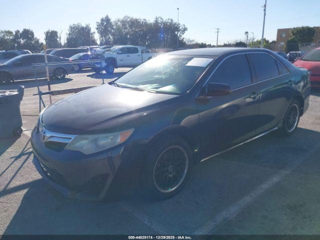 Toyota Camry Le Image 9