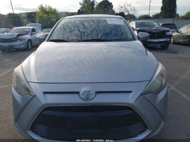 Toyota Yaris Image 12