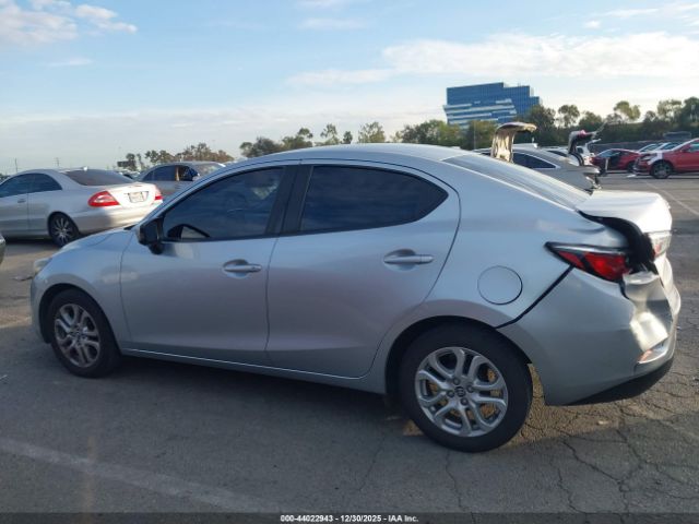 Toyota Yaris Image 14