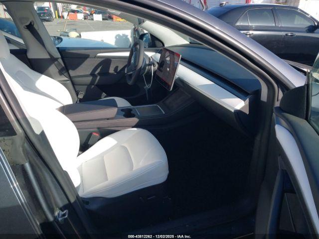 Tesla Model Y Performance Dual Motor All-wheel Drive Image 4