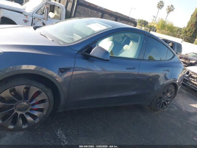 Tesla Model Y Performance Dual Motor All-wheel Drive Image 13