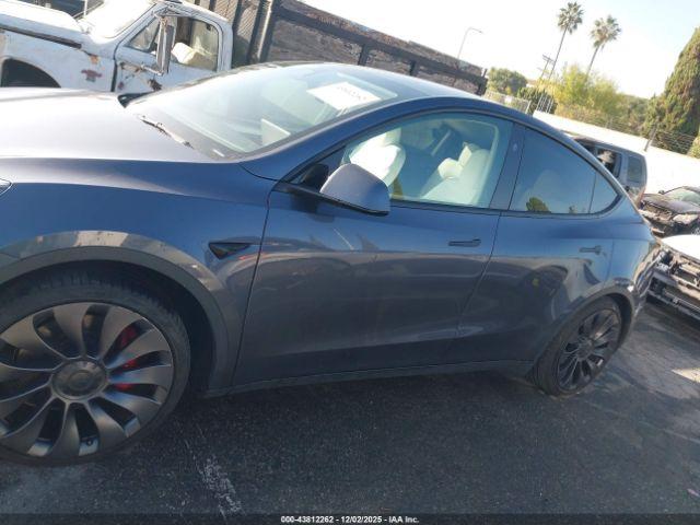 Tesla Model Y Performance Dual Motor All-wheel Drive Image 13
