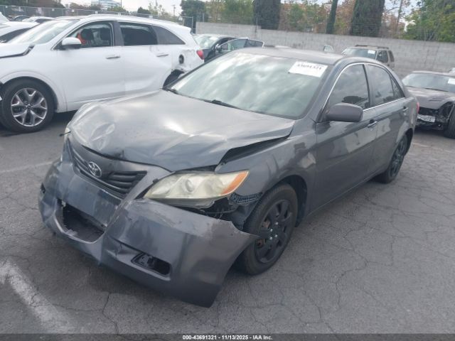 Toyota Camry Le Image 11