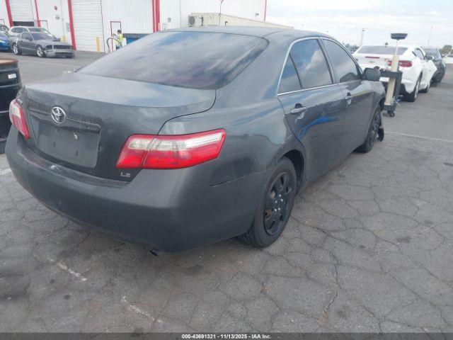 Toyota Camry Le Image 9