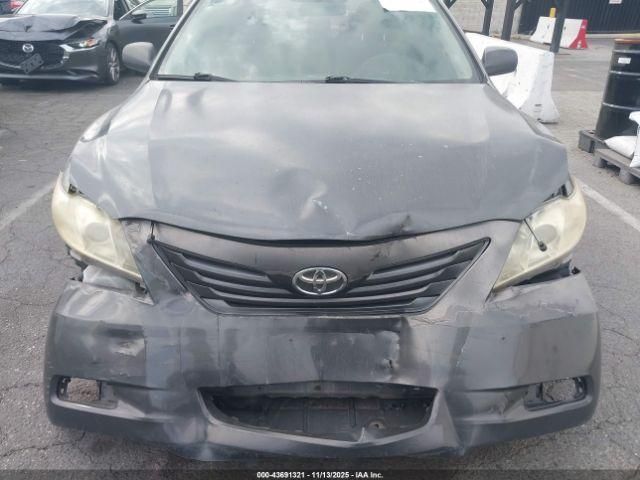 Toyota Camry Le Image 13