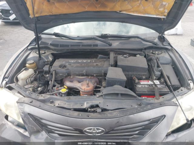 Toyota Camry Le Image 3