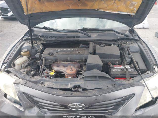 Toyota Camry Le Image 3