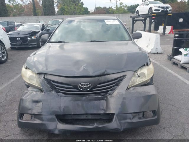 Toyota Camry Le Image 7