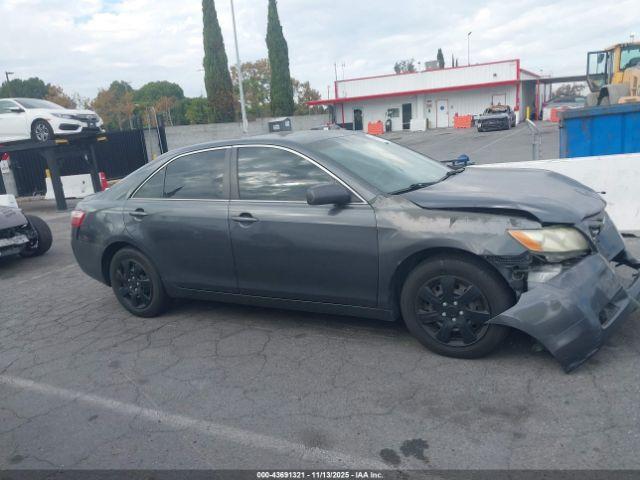 Toyota Camry Le Image 5