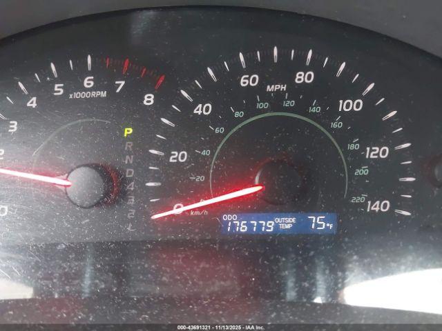 Toyota Camry Le Image 6