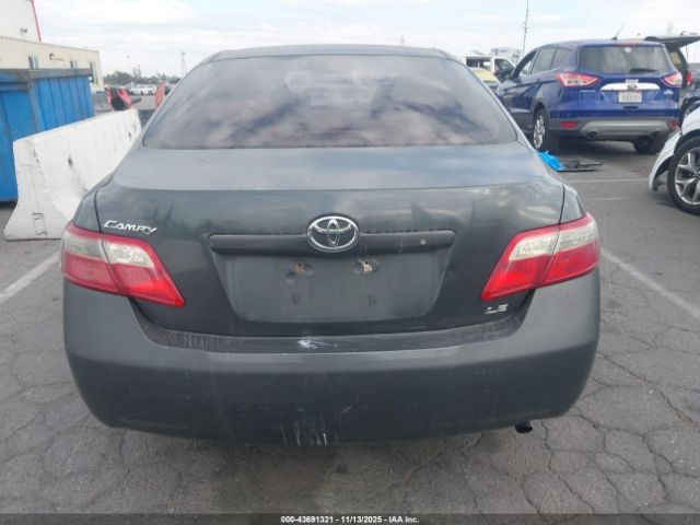 Toyota Camry Le Image 8