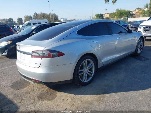 Tesla Model S P85 Image 7