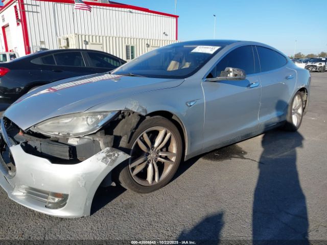 Tesla Model S P85 Image 8