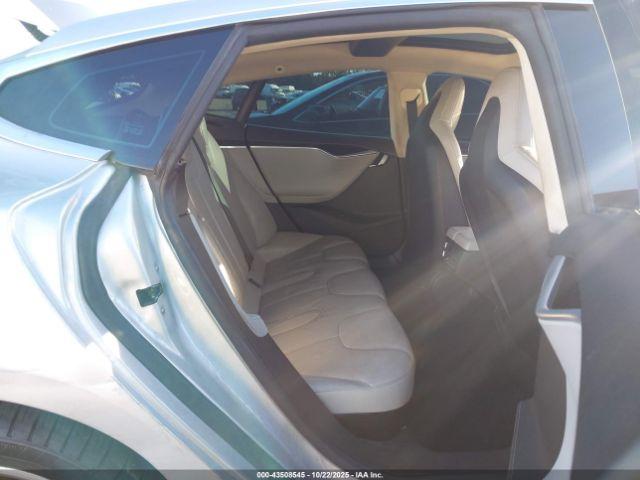 Tesla Model S P85 Image 20