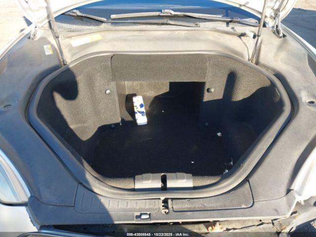 Tesla Model S P85 Image 10