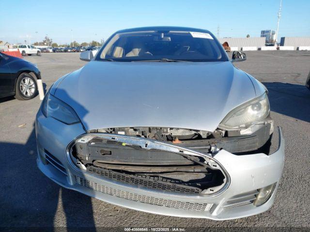 Tesla Model S P85 Image 17