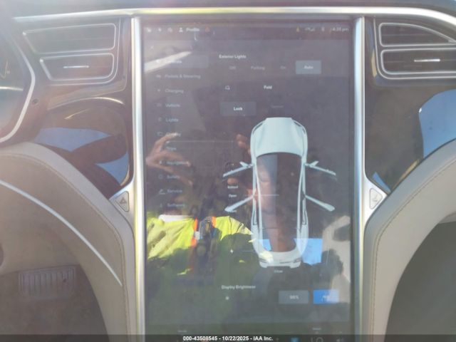 Tesla Model S P85 Image 15