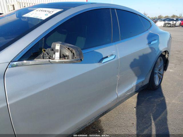 Tesla Model S P85 Image 18