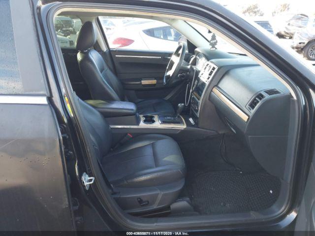 Chrysler 300 Limited Image 5