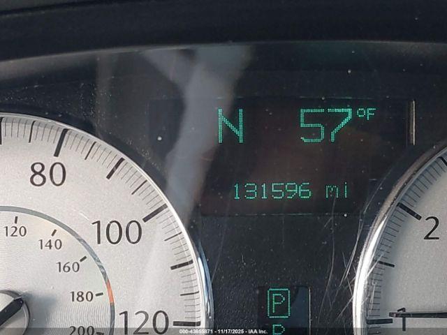 Chrysler 300 Limited Image 8