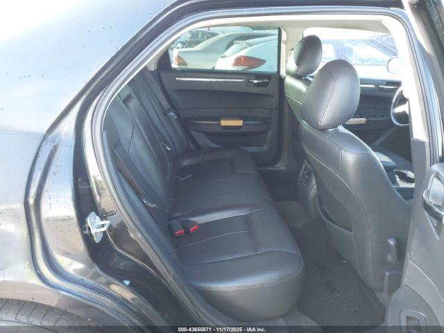 Chrysler 300 Limited Image 4