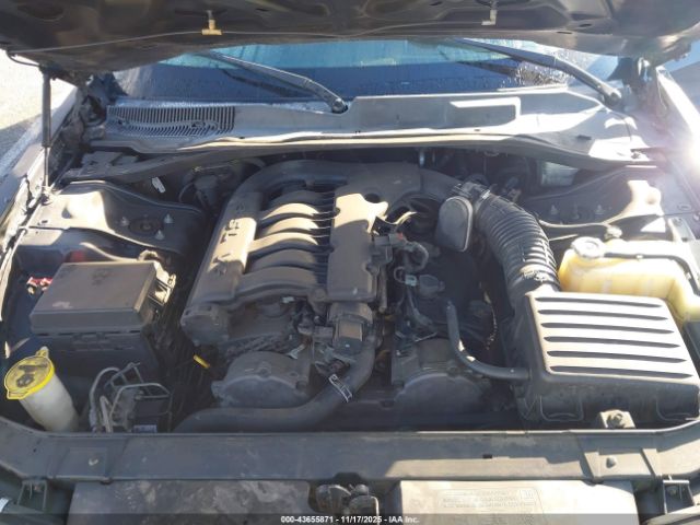 Chrysler 300 Limited Image 7