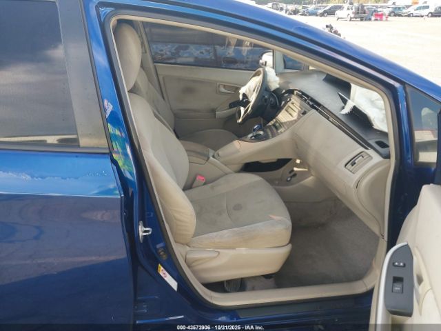 Toyota Prius Two Image 12