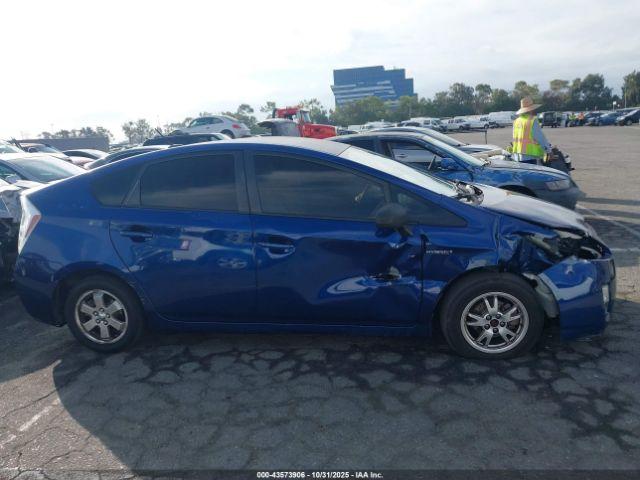 Toyota Prius Two Image 8
