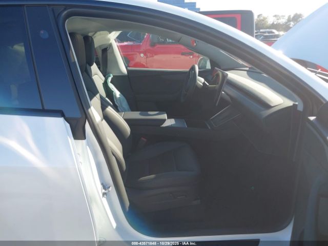 Tesla Model Y Long Range Dual Motor All-wheel Drive Image 13