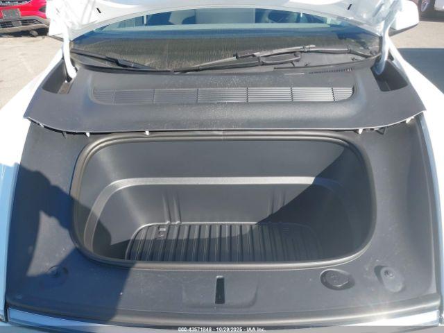 Tesla Model Y Long Range Dual Motor All-wheel Drive Image 5