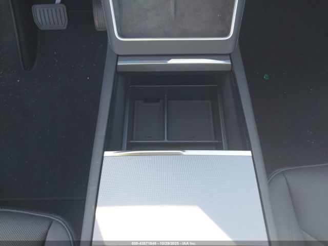 Tesla Model Y Long Range Dual Motor All-wheel Drive Image 10