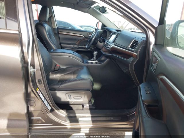 Toyota Highlander Limited V6 Image 6