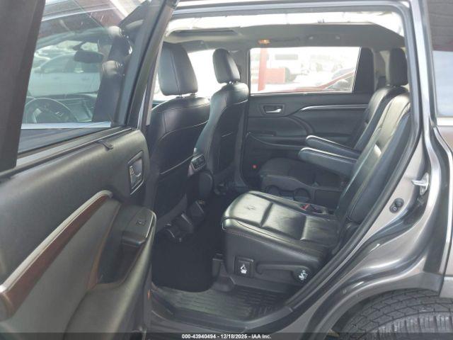 Toyota Highlander Limited V6 Image 8