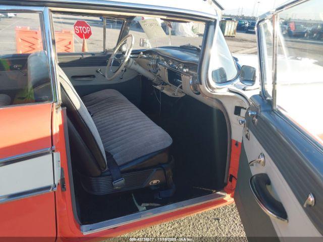 Oldsmobile Holiday 88 Image 2