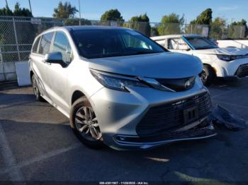  Salvage Toyota Sienna