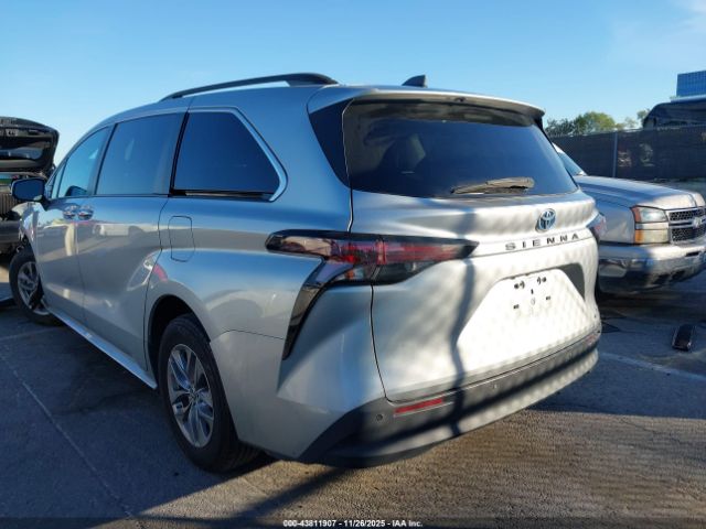 Toyota Sienna Xle Image 9
