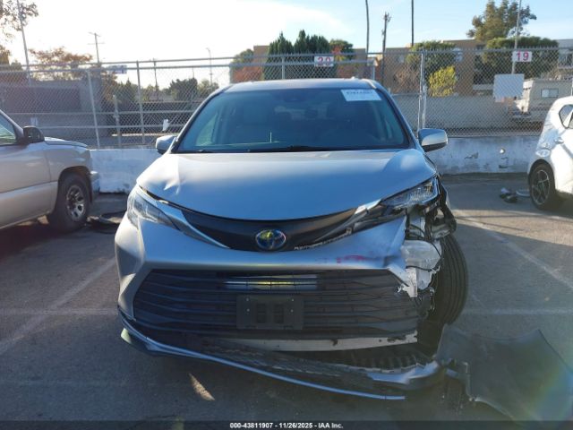 Toyota Sienna Xle Image 7